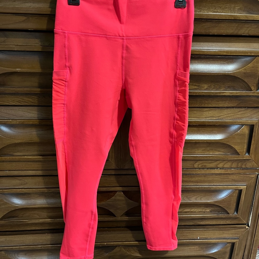 Fabletics Powerhold Coral Leggings High-Waist with pockets. 23 in inseam